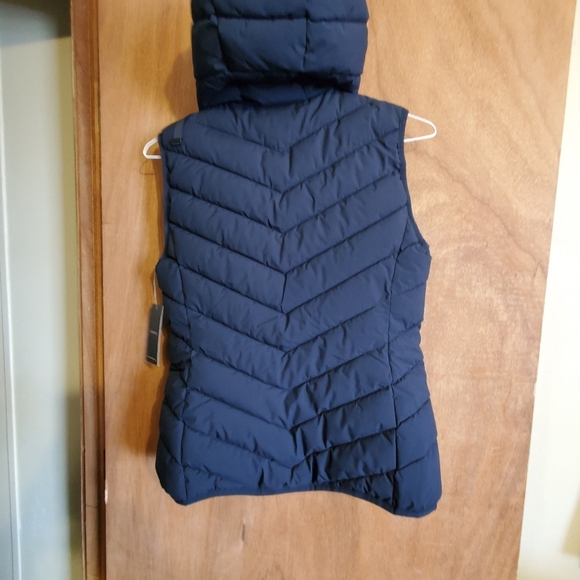 Lauren Ralph Lauren NWT. CHEVRON HOODED PUFF NAVY STRETCH VEST. SMALL - Picture 9 of 10